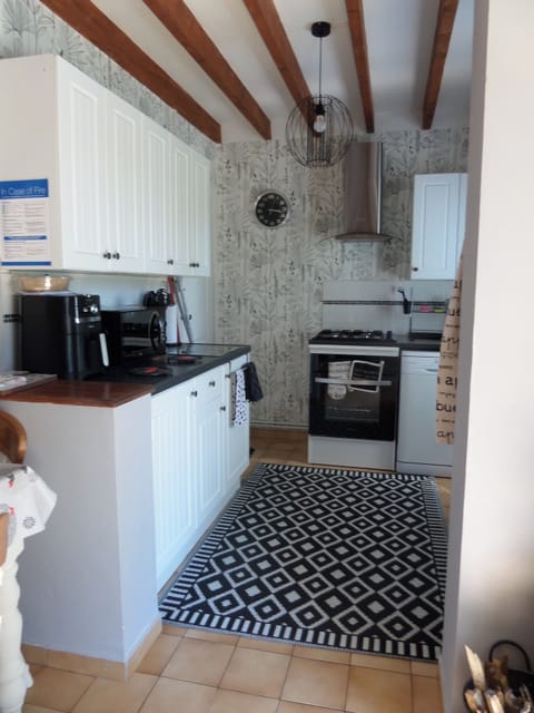 Fully fitted and well equipped kitchen.
june 2024 everything you may need.