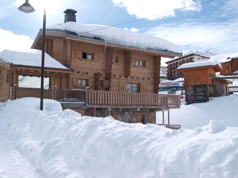 Chalet with Chairlift Paquis