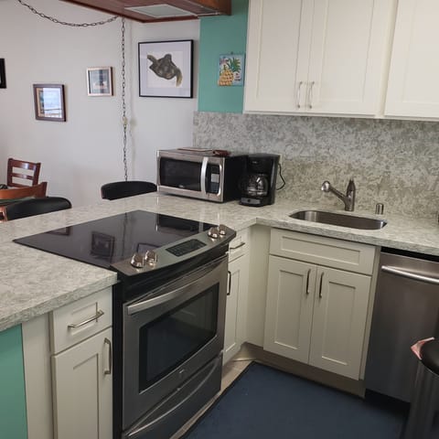 Kitchen is looking good and it is almost a foot bigger than it was!!