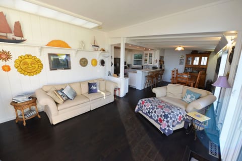 Sleep two more on Sofa with the pull out bed.