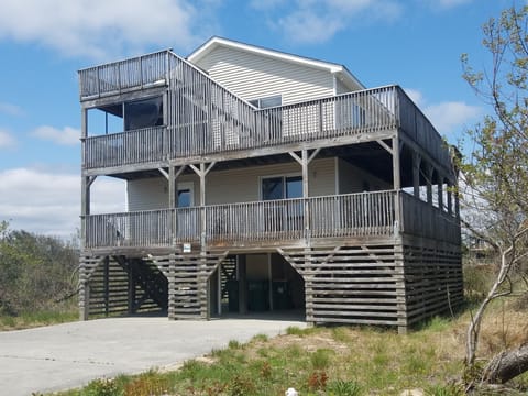 You can park 4 cars under the house plus more in the driveway.