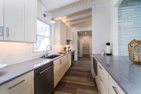 Newly renovated kitchen!