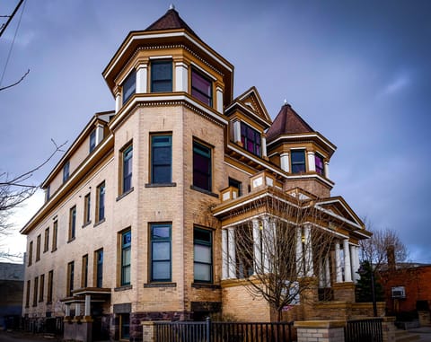 Historic Bab's Building, downtown location- everything is right here!