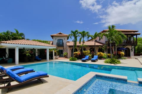 Infinity Pool & Soaking Tub