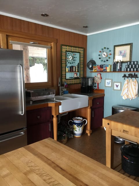 Kitchen with Farmer's Sink, Butcher Block Eating Table (Seats 6).