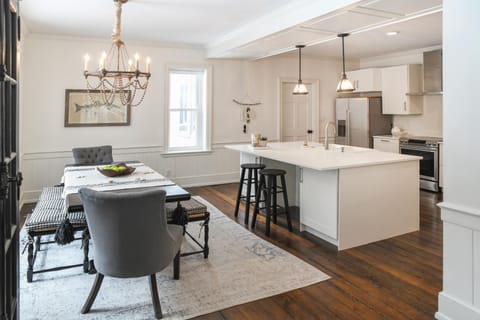 Newly renovated kitchen, fully equipped with plenty of space.