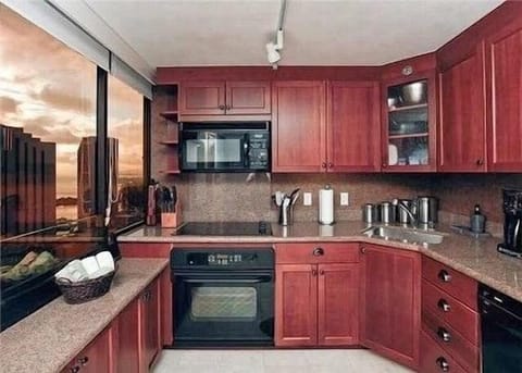 Fully Equipped Gourmet Kitchen
