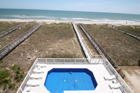 Private Pool, huge deck area. Private Boardwalk