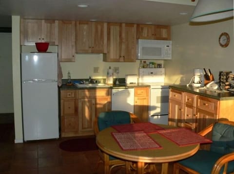 Looking into the condo from private lani