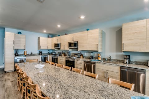 Large Pro Kitchen-has 2 of each appliance & 3 refrigerators