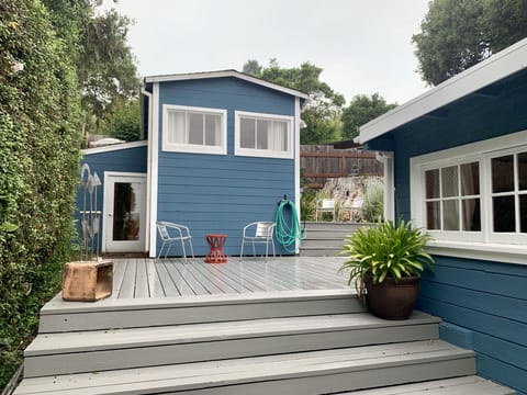 Detached 1 bedroom guest house (included in rental)