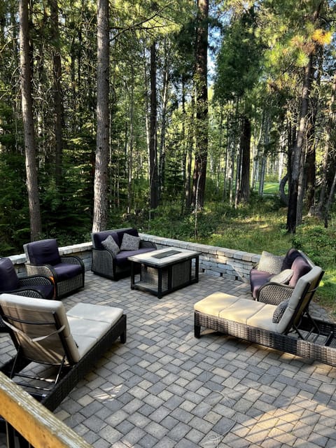 Outdoor Patio and Gas Firepit