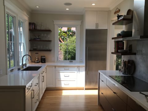 Recently remodeled chef's kitchen with high-end appliances 