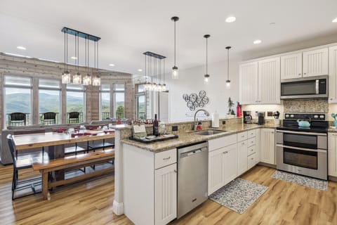 Open, easy to access 1st floor with many lighting options