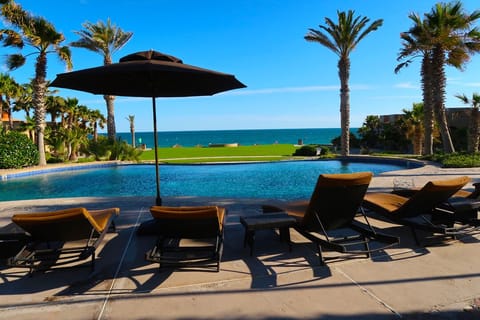 Sea side pool, heated during winter months
