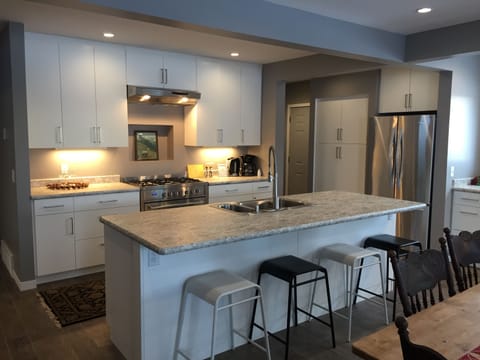 This is a wonderful kitchen with gas and it has a lot of what you need to cook.