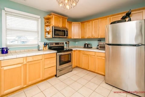 Kitchen with Eat-in Seating