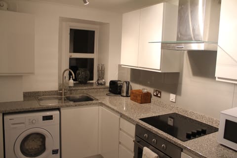 Lovely kitchen with Granite worktops