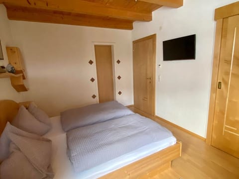 AlpenApartment Bramberg, Hannes Mayer - apartment/apartment, shower and bath, WC, 2 Apartment in Salzburgerland