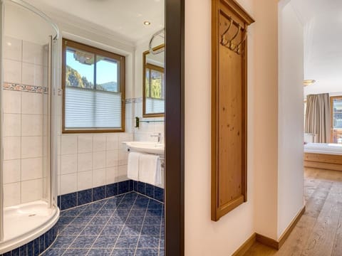 Family Studio "KRISTALL" with bay window - Hotel Kristall House in Salzburgerland