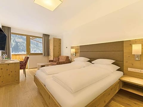 Double Room "SAPHIR" Superior Shower, WC short - Hotel Kristall House in Salzburgerland