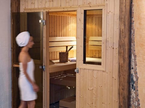 Cowslip violet alpine poppy mountain lily 55 m² - Holiday village Holzleb'n Farm Stay in Salzburgerland