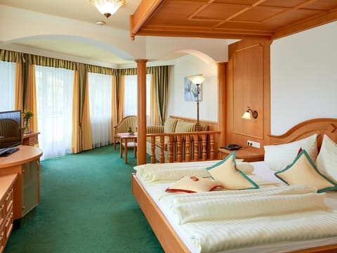 Suite "Emerald" with bathtub - Tauernblick, Emerald Hotel Apartment in Salzburgerland