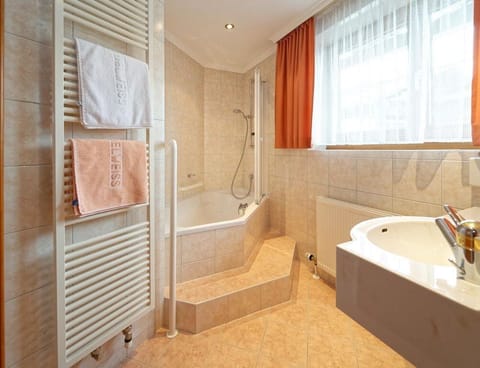 Double room, Aberg Deluxe 2 - Hotel Edelweiß House in Maria Alm