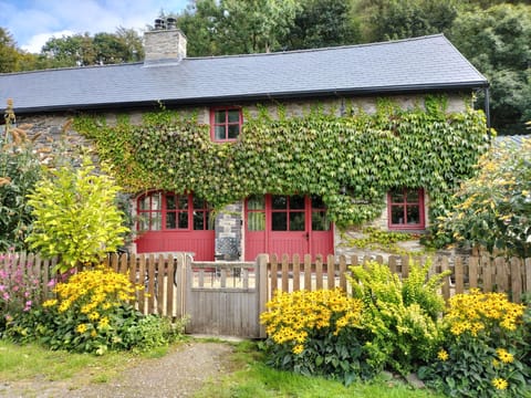 Ty Cerbyd at Lanlas Cottages - a lovingly converted 18th century carriage house.