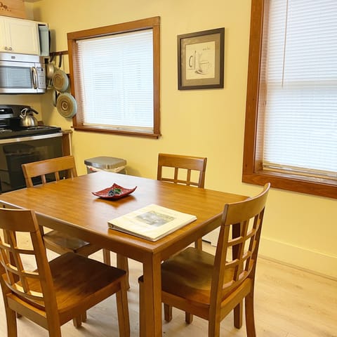 Newly installed flooring, new spacious and modern dining table and chairs.