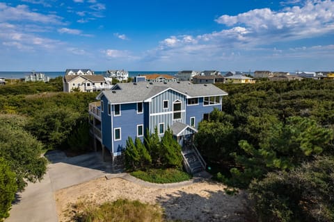 Two lots off the ocean and surrounded by trees - very quiet and private location