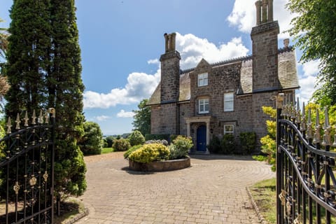 Country Manor, Sea Views