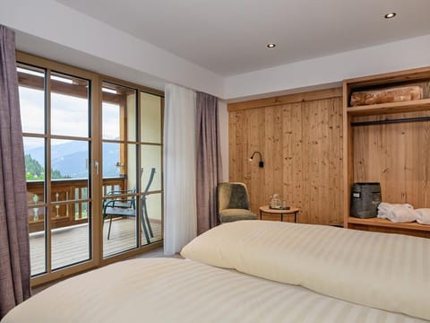 Family room C with shower, WC - Berghotel Hauserbauer House in Salzburgerland