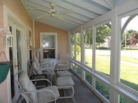 Screened porch
(We love this area!)