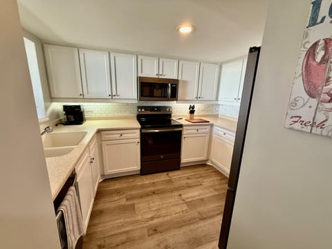 Spacious Kitchen w/Plenty of Countertop Space