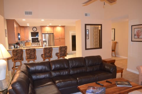 Great room to kitchen/dinning 