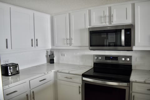 Beautiful White Kitchen!