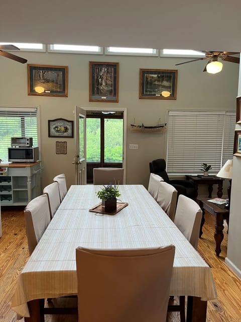 Dining Area seats 10+