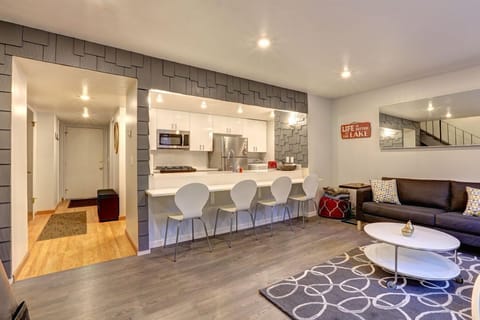 Kitchen and eating bar (chairs can also be used with extendable dining table)