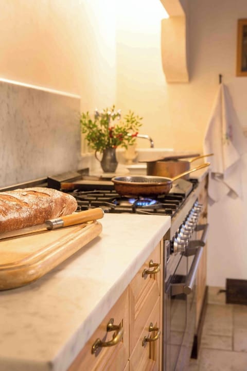 Kitchen_stove detail
