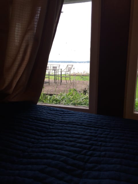 Queen bedroom- lake view out window