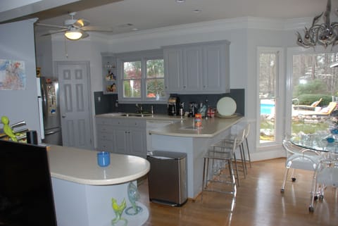 kitchen and breakfast area