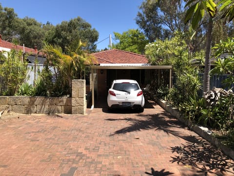 Large driveway with ample parking