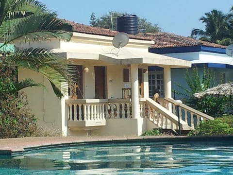 Luxury Detached 2 Bedroom 2 Bathroom Poolside Beach Bungalow, 200 meters Beach