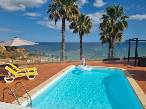 Pool/sea view