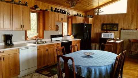 Full kitchen in our newly remodeled spacious living area at our Isle View House.