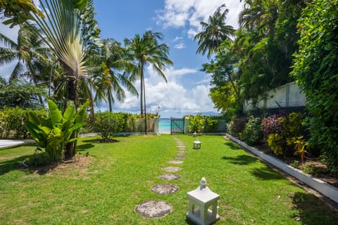 A stroll down the garden to the sea