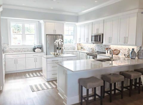 Fully Equipped Chef's Kitchen! 