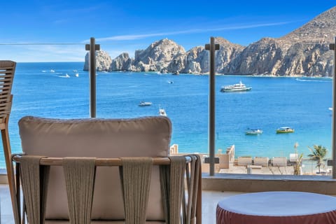 IMAGINE SITTING IN THIS CHAIR WATCHING THE WORLD GO BY!