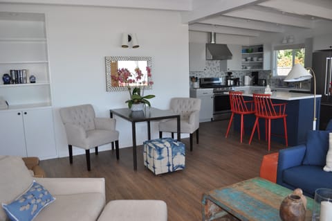 Extra table for work, games or jigsaw puzzles